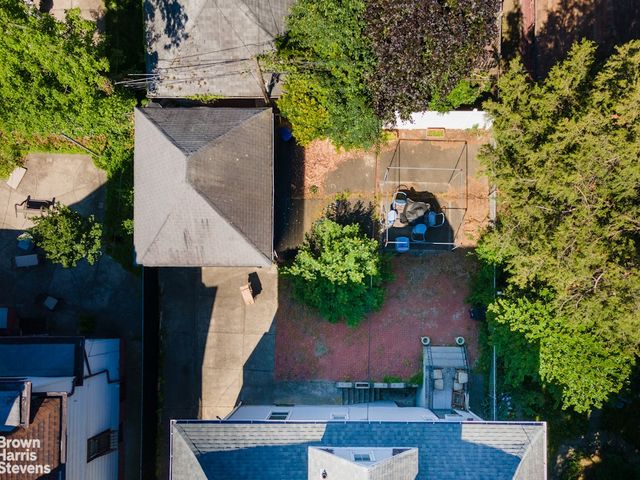 558 E 23RD Street, New York City, NY 11210