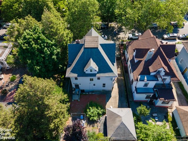 558 E 23RD Street, New York City, NY 11210