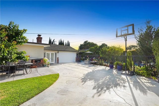 10011 Wiley Burke, Downey, CA 90240