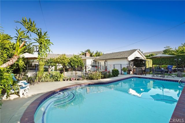 10011 Wiley Burke, Downey, CA 90240