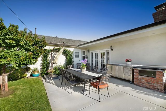 10011 Wiley Burke, Downey, CA 90240