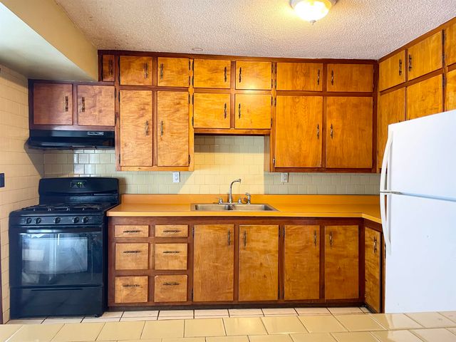 1422 Cabot Road, Woodbury, VT 05681