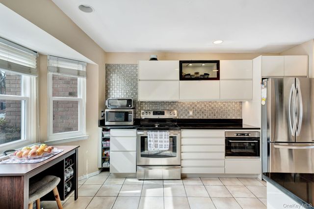 11 Manors Drive, Jericho, NY 11753