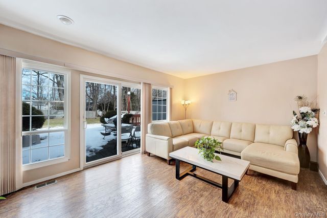 11 Manors Drive, Jericho, NY 11753