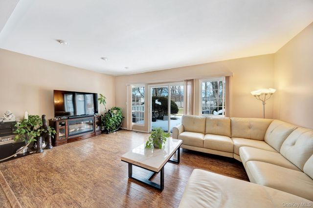 11 Manors Drive, Jericho, NY 11753