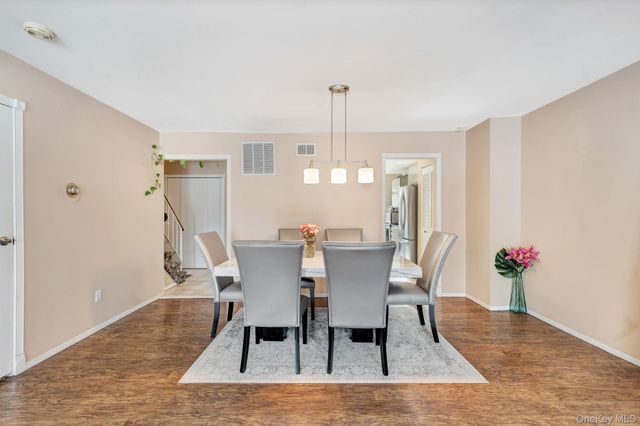 11 Manors Drive, Jericho, NY 11753