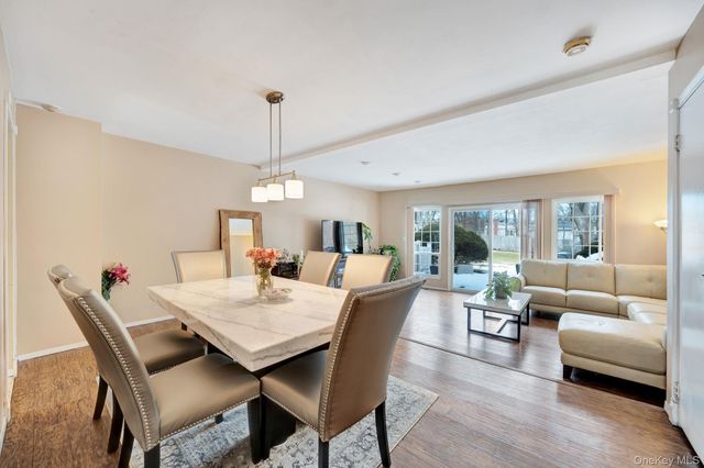 11 Manors Drive, Jericho, NY 11753