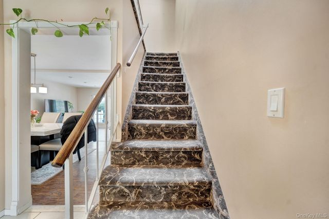 11 Manors Drive, Jericho, NY 11753