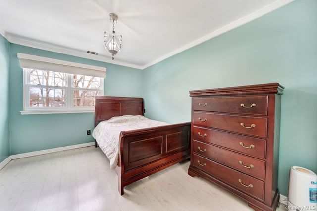 11 Manors Drive, Jericho, NY 11753