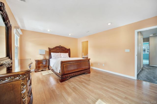 11 Manors Drive, Jericho, NY 11753