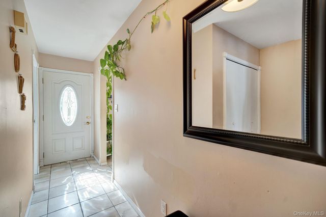 11 Manors Drive, Jericho, NY 11753