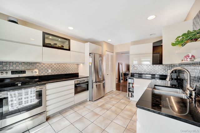 11 Manors Drive, Jericho, NY 11753