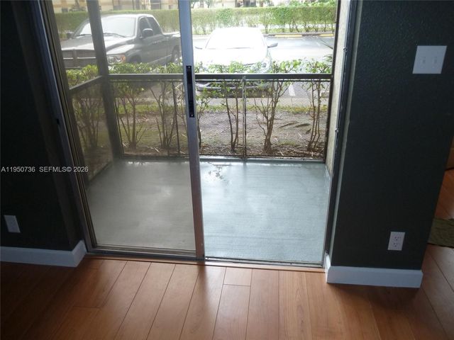 300 Gardens Dr 104, Pompano Beach, FL 33069