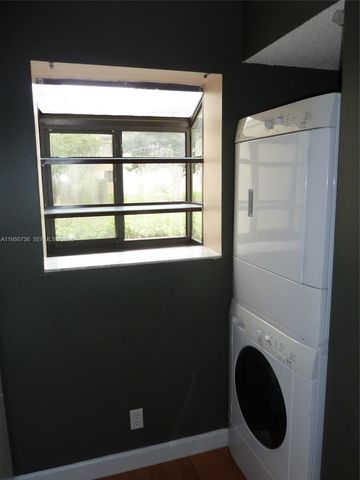 300 Gardens Dr 104, Pompano Beach, FL 33069