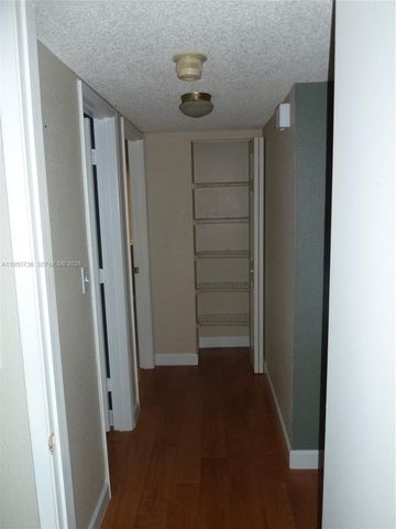 300 Gardens Dr 104, Pompano Beach, FL 33069