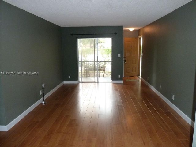 300 Gardens Dr 104, Pompano Beach, FL 33069