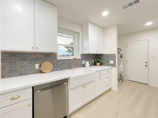 877 W Edna, Covina, CA 91722