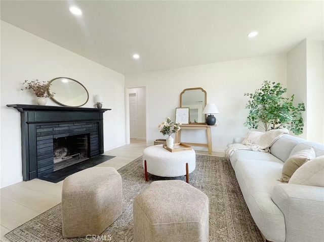 877 W Edna, Covina, CA 91722