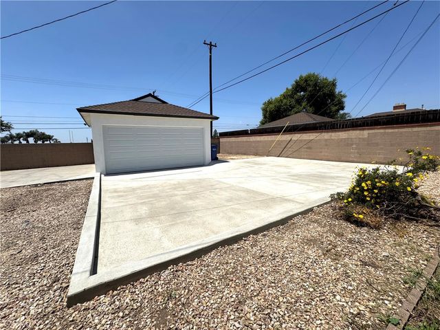 877 W Edna, Covina, CA 91722