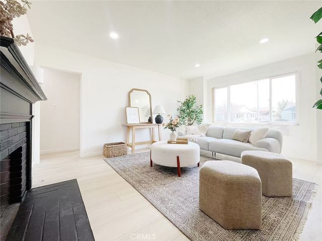 877 W Edna, Covina, CA 91722