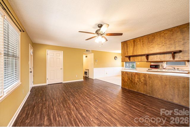 4367 Vine Arbor Drive, Hickory, NC 28602