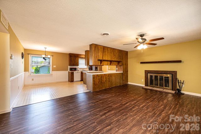 4367 Vine Arbor Drive, Hickory, NC 28602