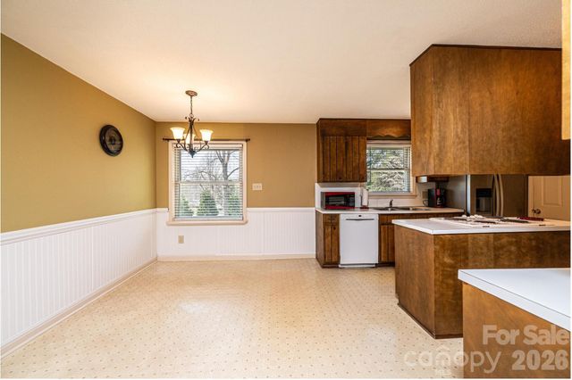 4367 Vine Arbor Drive, Hickory, NC 28602