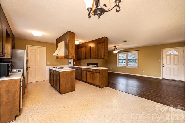 4367 Vine Arbor Drive, Hickory, NC 28602