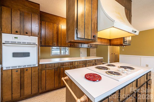 4367 Vine Arbor Drive, Hickory, NC 28602