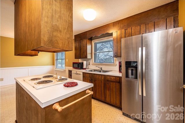 4367 Vine Arbor Drive, Hickory, NC 28602