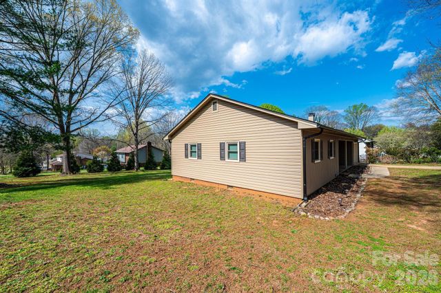 4367 Vine Arbor Drive, Hickory, NC 28602