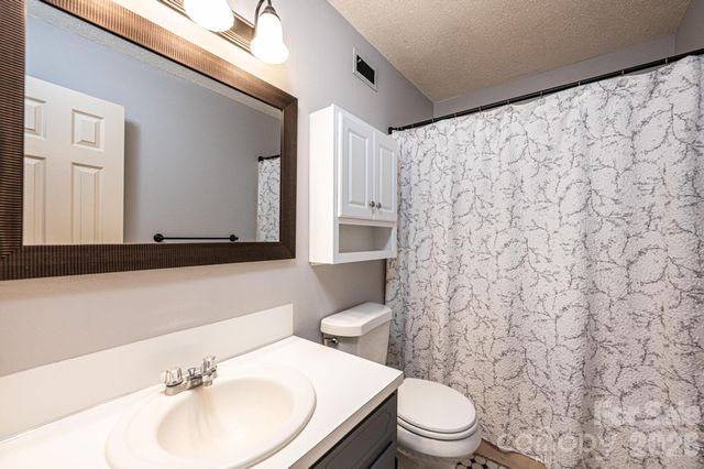 4367 Vine Arbor Drive, Hickory, NC 28602