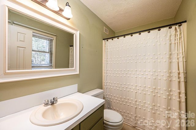 4367 Vine Arbor Drive, Hickory, NC 28602