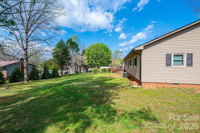 4367 Vine Arbor Drive, Hickory, NC 28602