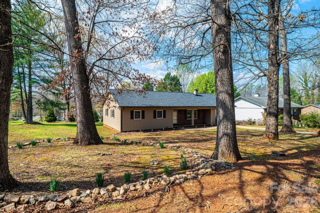 4367 Vine Arbor Drive, Hickory, NC 28602