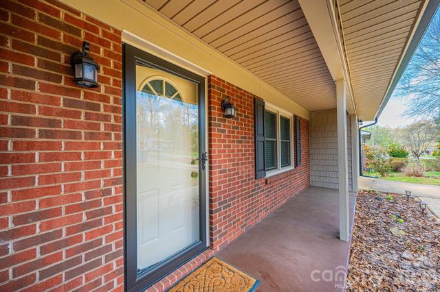 4367 Vine Arbor Drive, Hickory, NC 28602