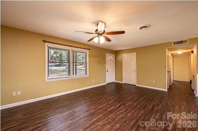 4367 Vine Arbor Drive, Hickory, NC 28602