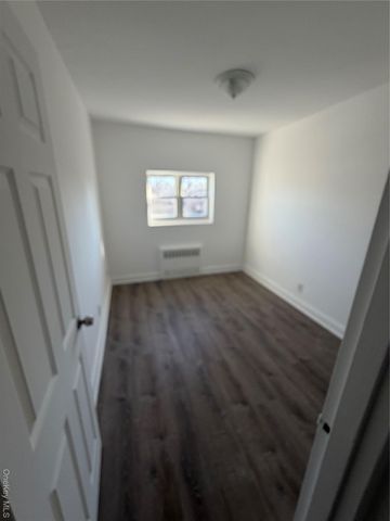 4048 Harper Avenue, Bronx, NY 10466