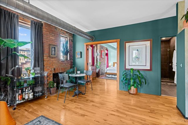 404 Reading Road, Cincinnati, OH 45202