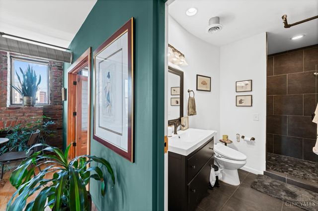 404 Reading Road, Cincinnati, OH 45202