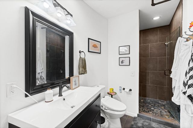 404 Reading Road, Cincinnati, OH 45202