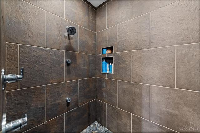 404 Reading Road, Cincinnati, OH 45202