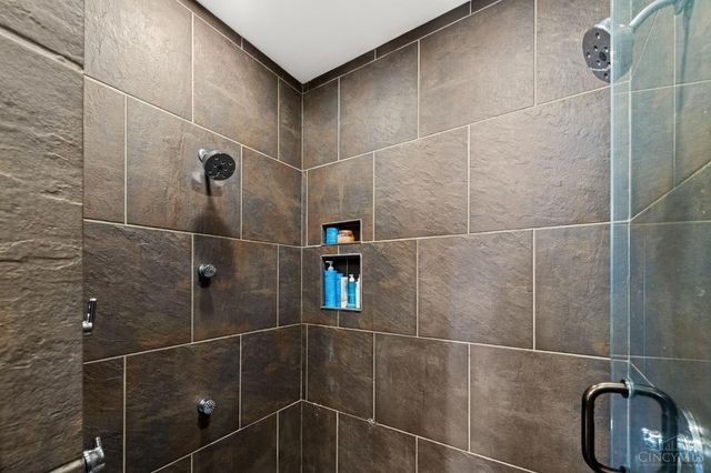 404 Reading Road, Cincinnati, OH 45202