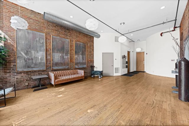 404 Reading Road, Cincinnati, OH 45202