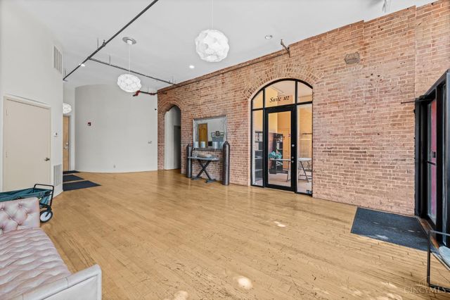 404 Reading Road, Cincinnati, OH 45202