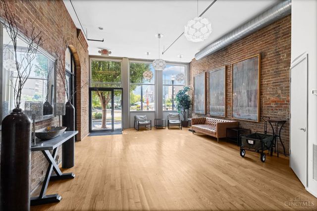 404 Reading Road, Cincinnati, OH 45202