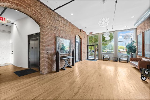 404 Reading Road, Cincinnati, OH 45202