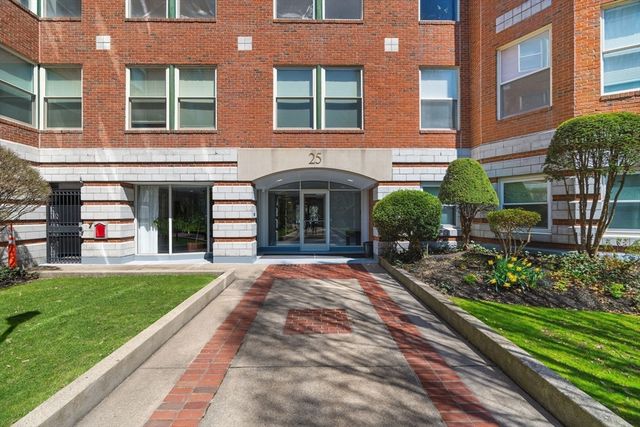 25 Marion St 46, Brookline, MA 02446