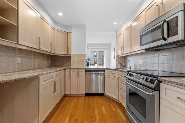 25 Marion St 46, Brookline, MA 02446