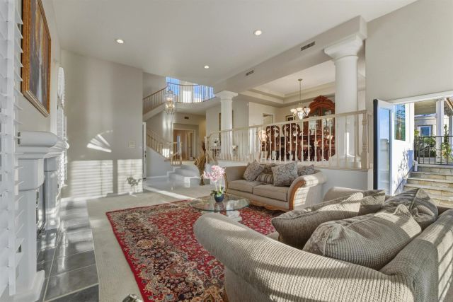 2464 Canyon Creek Rd, Escondido, CA 92025